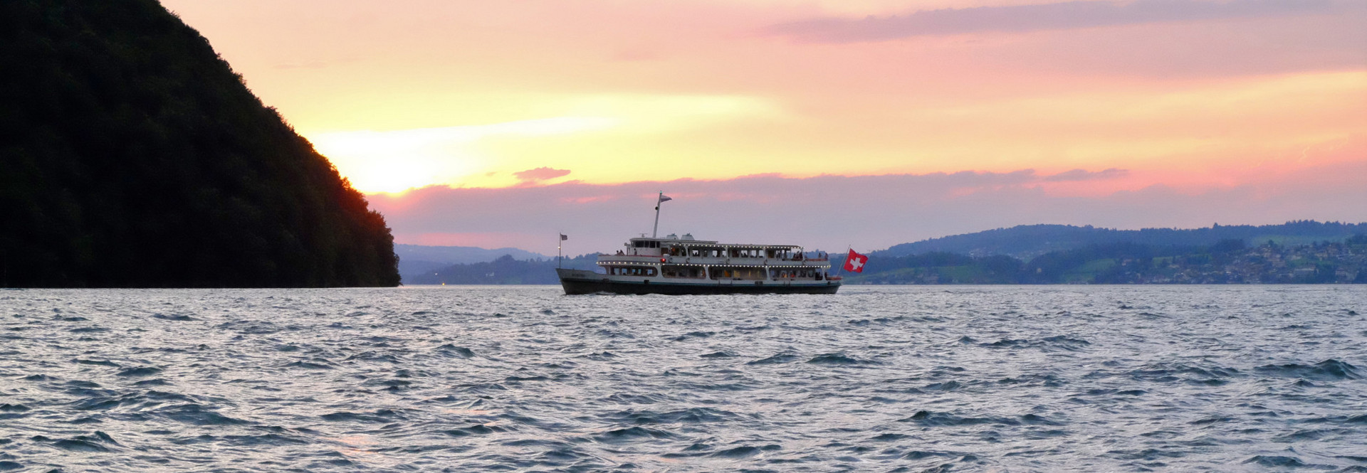Numerous motor ships are also on tour on Lake Lucerne in the evening of august 1.