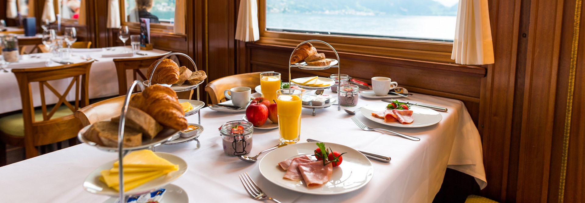 Fresh bread and croissants as well as delicious muesli are served on the breakfast cruise.